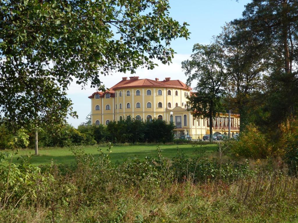 Hotel Krolewski 야노프 루벨스키 외부 사진