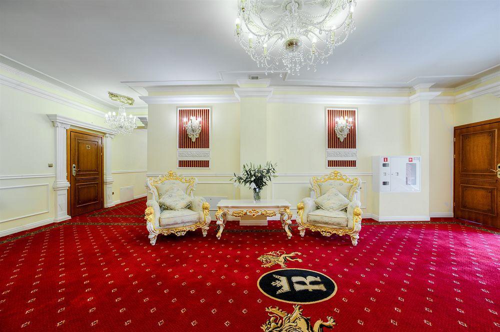 Hotel Krolewski 야노프 루벨스키 외부 사진
