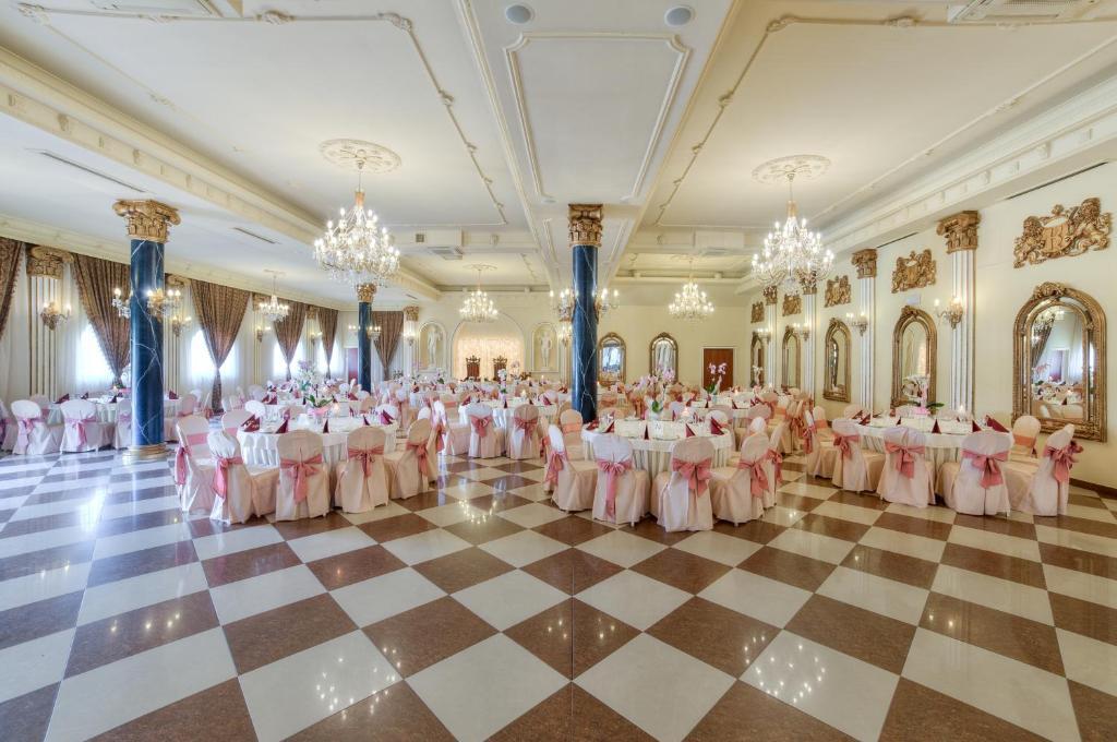 Hotel Krolewski 야노프 루벨스키 외부 사진