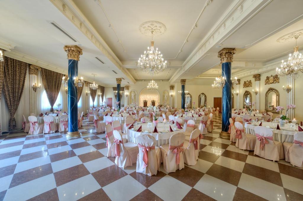 Hotel Krolewski 야노프 루벨스키 외부 사진