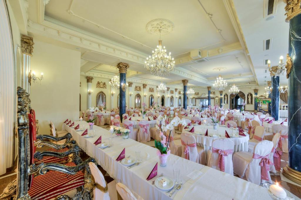 Hotel Krolewski 야노프 루벨스키 외부 사진