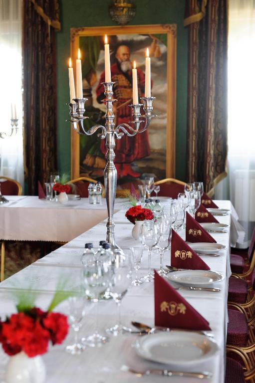 Hotel Krolewski 야노프 루벨스키 외부 사진