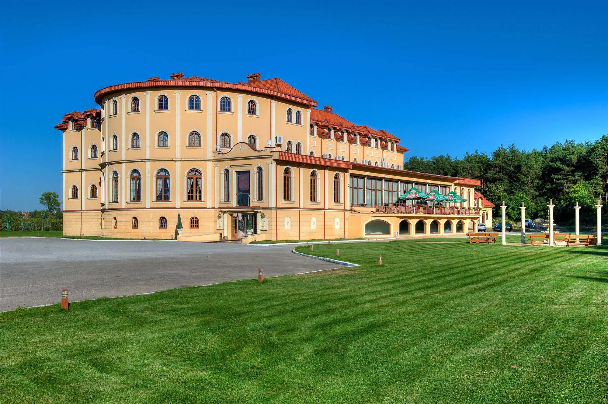 Hotel Krolewski 야노프 루벨스키 외부 사진