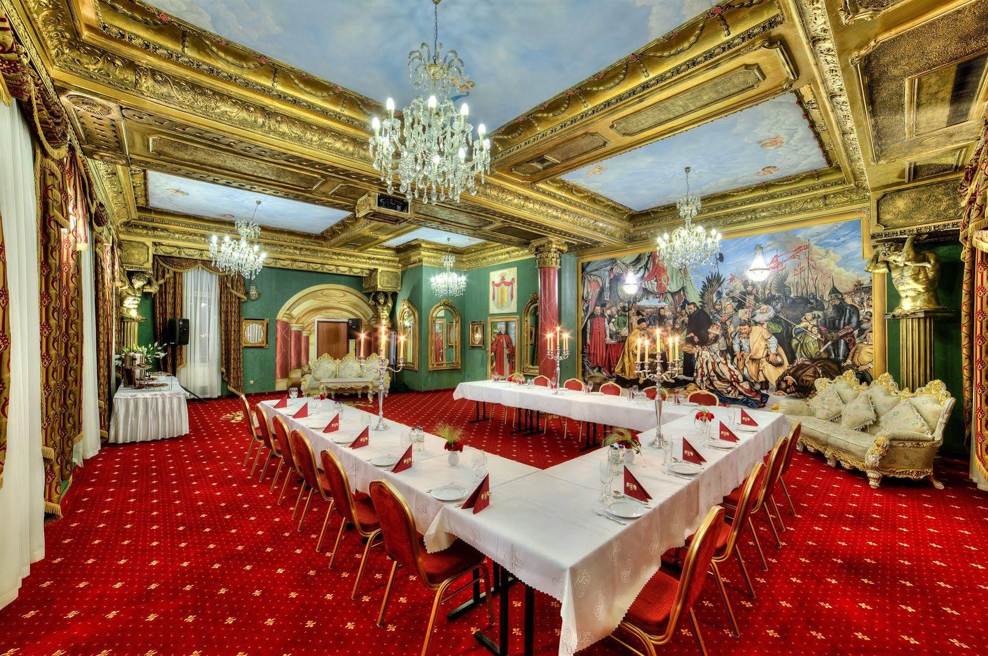 Hotel Krolewski 야노프 루벨스키 외부 사진