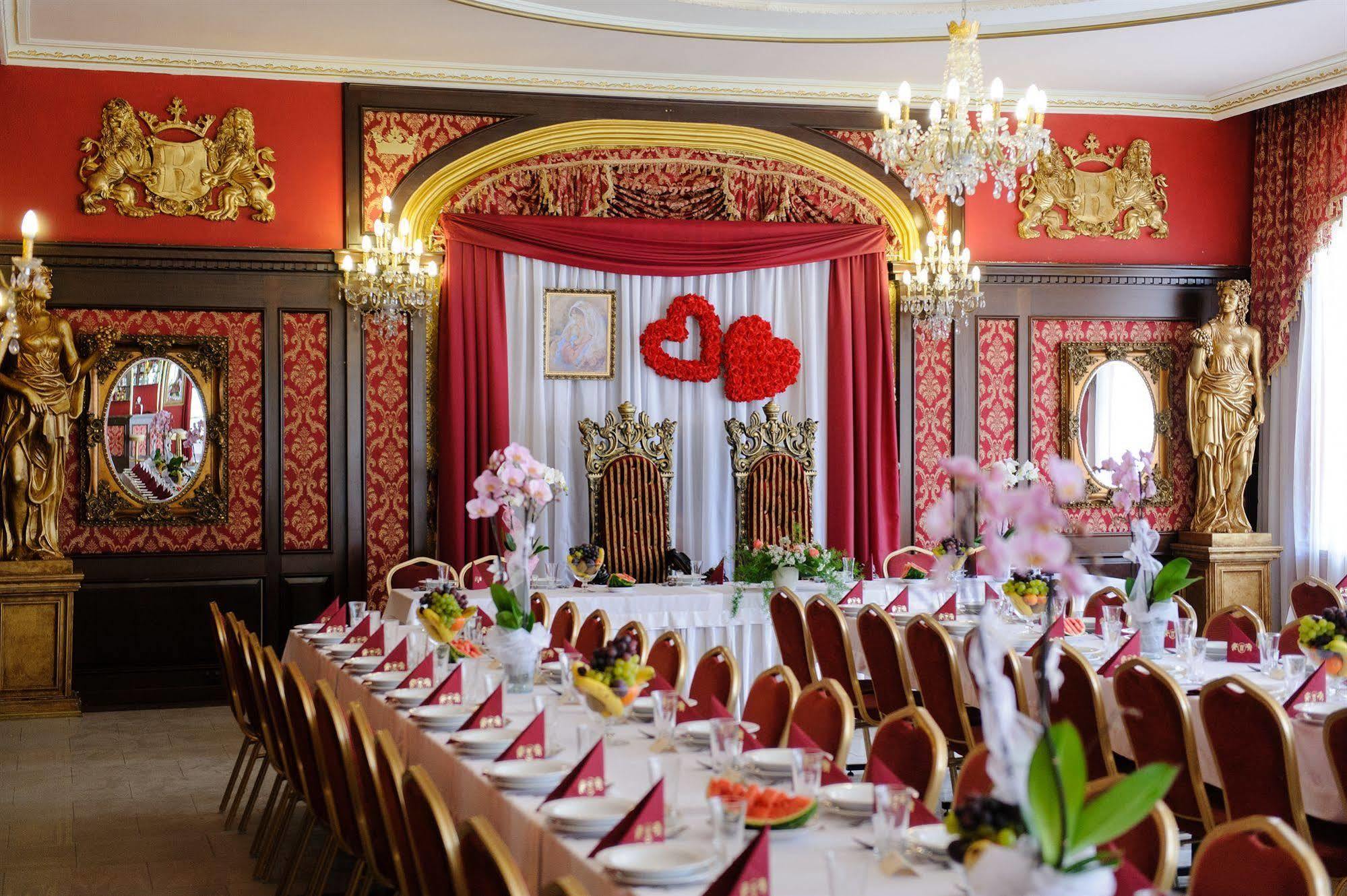 Hotel Krolewski 야노프 루벨스키 외부 사진