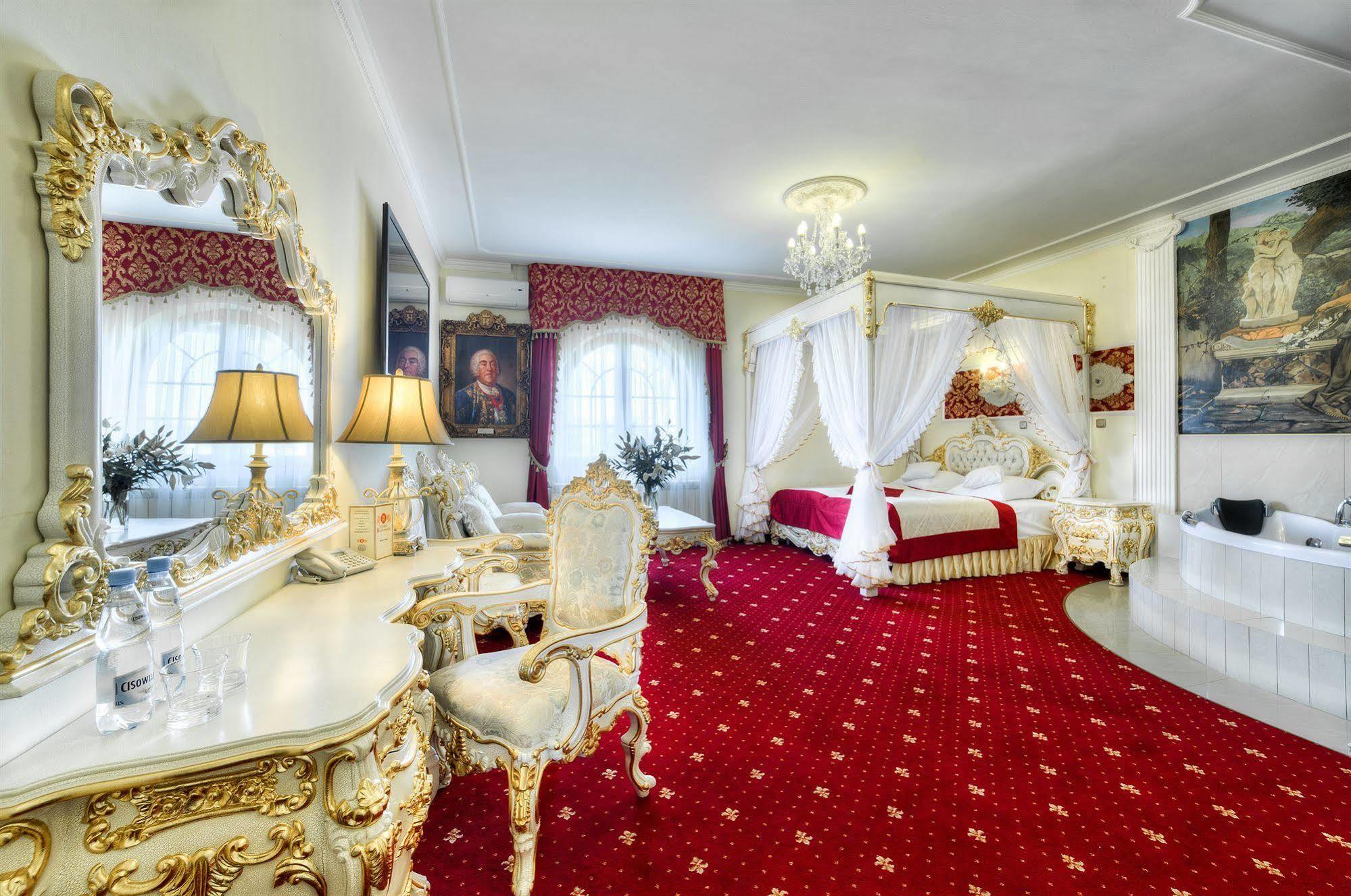 Hotel Krolewski 야노프 루벨스키 외부 사진