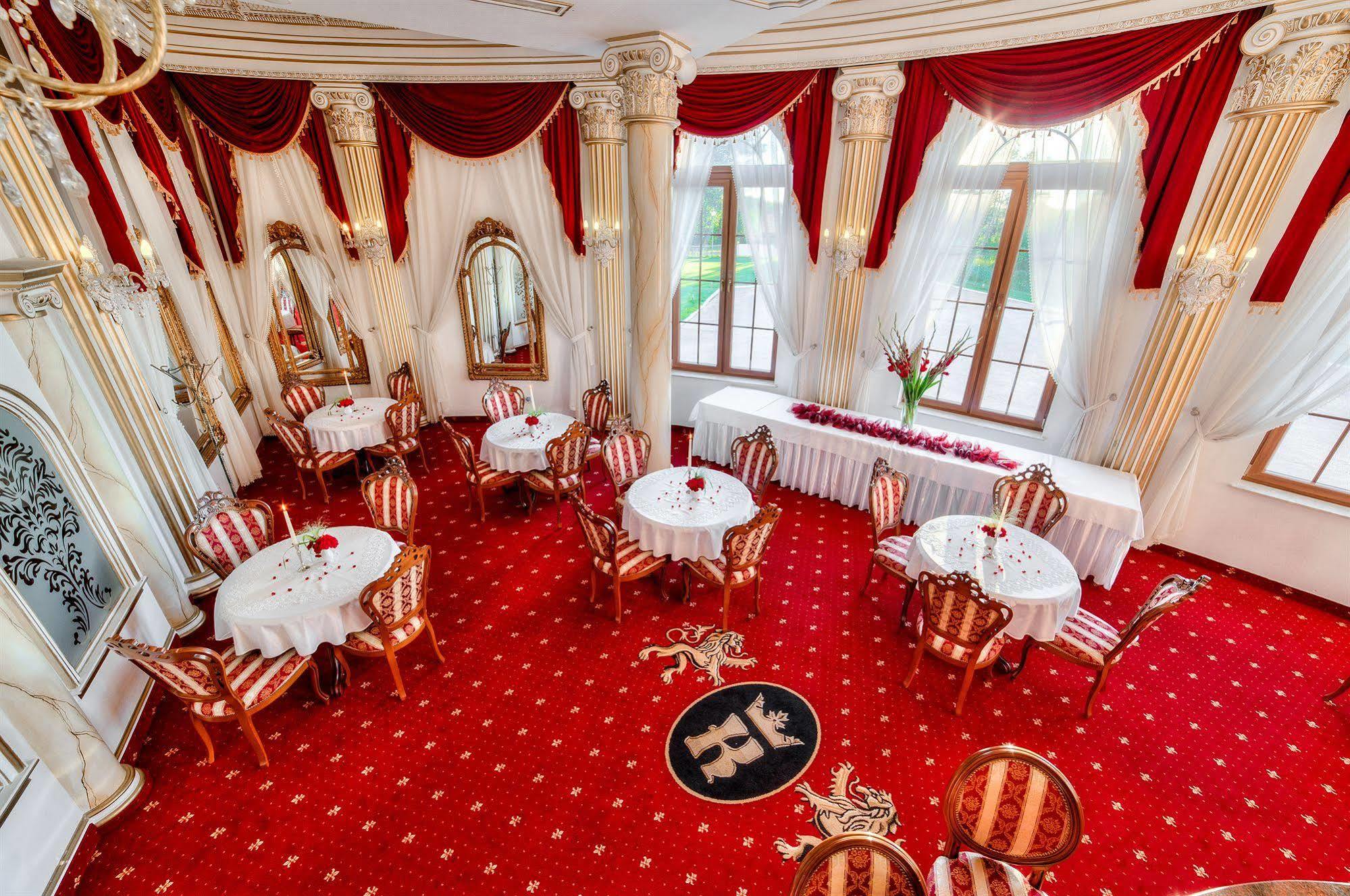 Hotel Krolewski 야노프 루벨스키 외부 사진