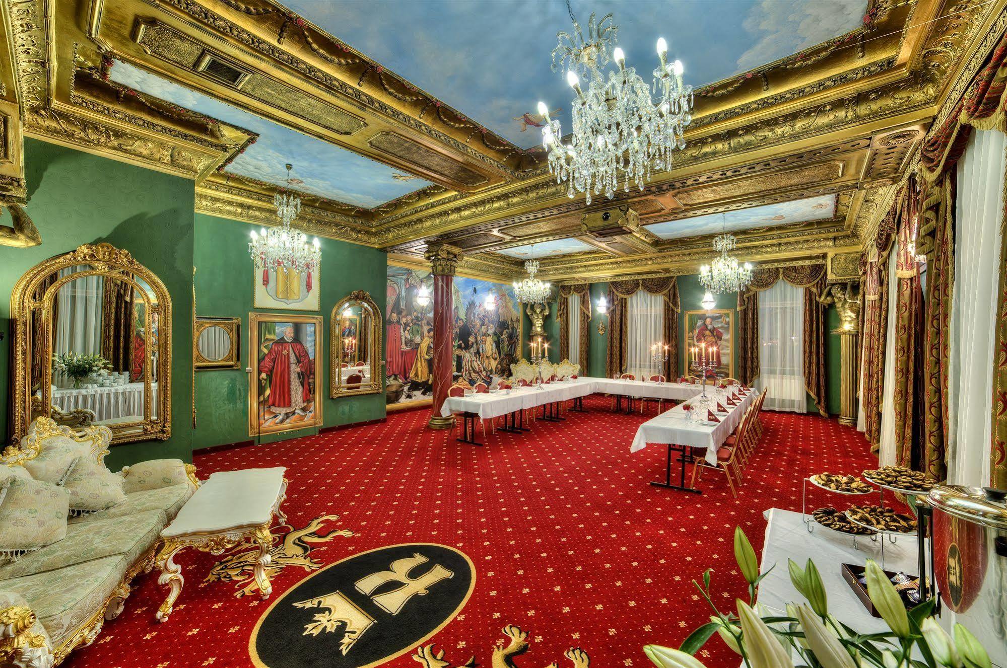 Hotel Krolewski 야노프 루벨스키 외부 사진